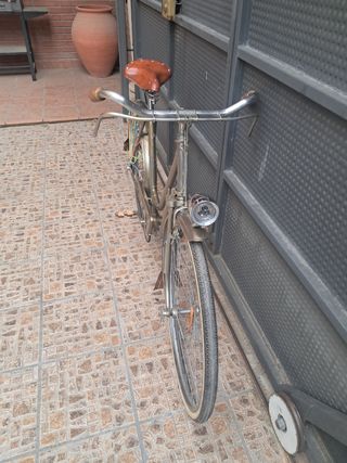 Bicicleta antigua BH con frenos de varilla