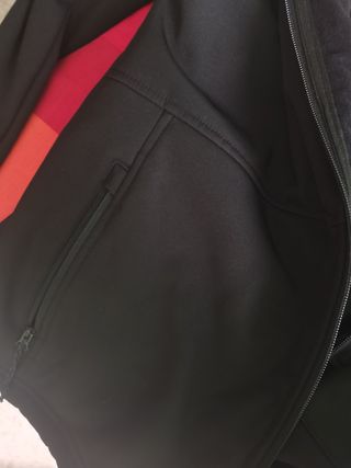Cazadora negra para nieve. Talla M