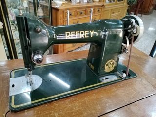 MÁQUINA DE COSER REFREY CON MUEBLE