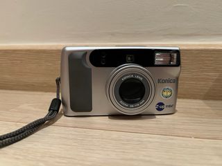 Cámara Konica Z-up 115e Plata