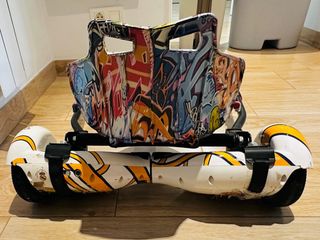 Patineta eléctrica del Real Madrid con asiento.