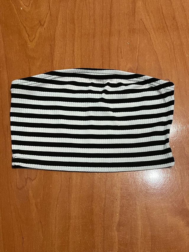 Top de rayas blanco y negro
