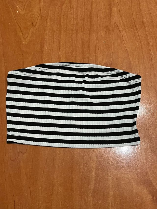 Top de rayas blanco y negro