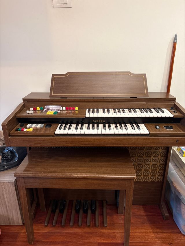 Órgano Yamaha Marrón