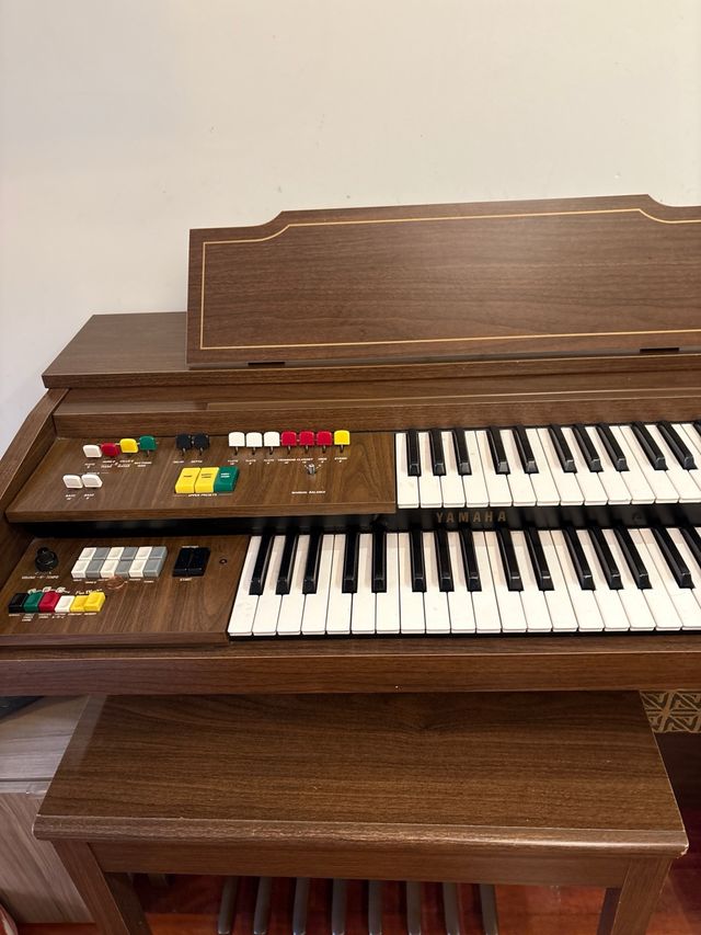 Órgano Yamaha Marrón