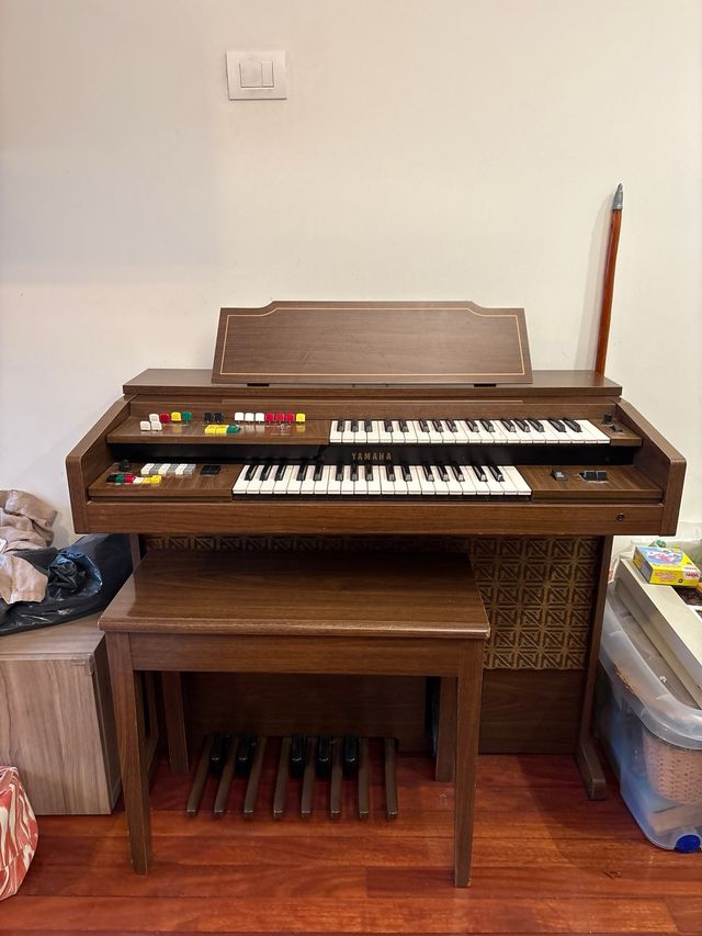 Órgano Yamaha Marrón