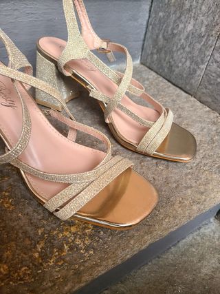 Sandali estivi dorati con tacco