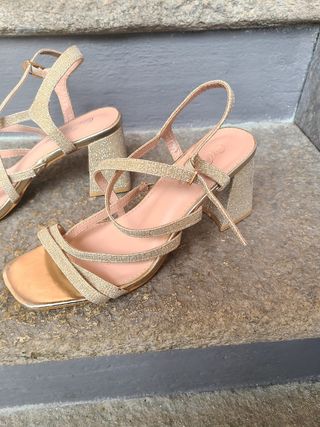 Sandali estivi dorati con tacco