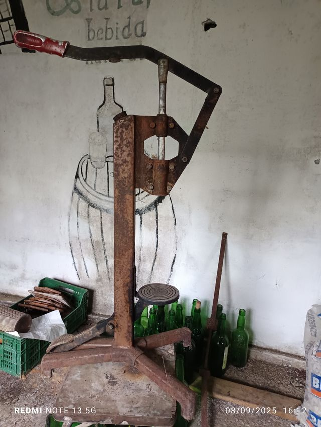 Antigua corchadora de botellas