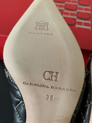 Zapatos de tacón negros con cadena