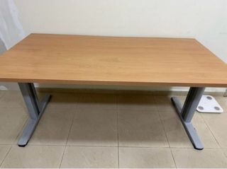 Mesa de oficina rectangular madera y metal