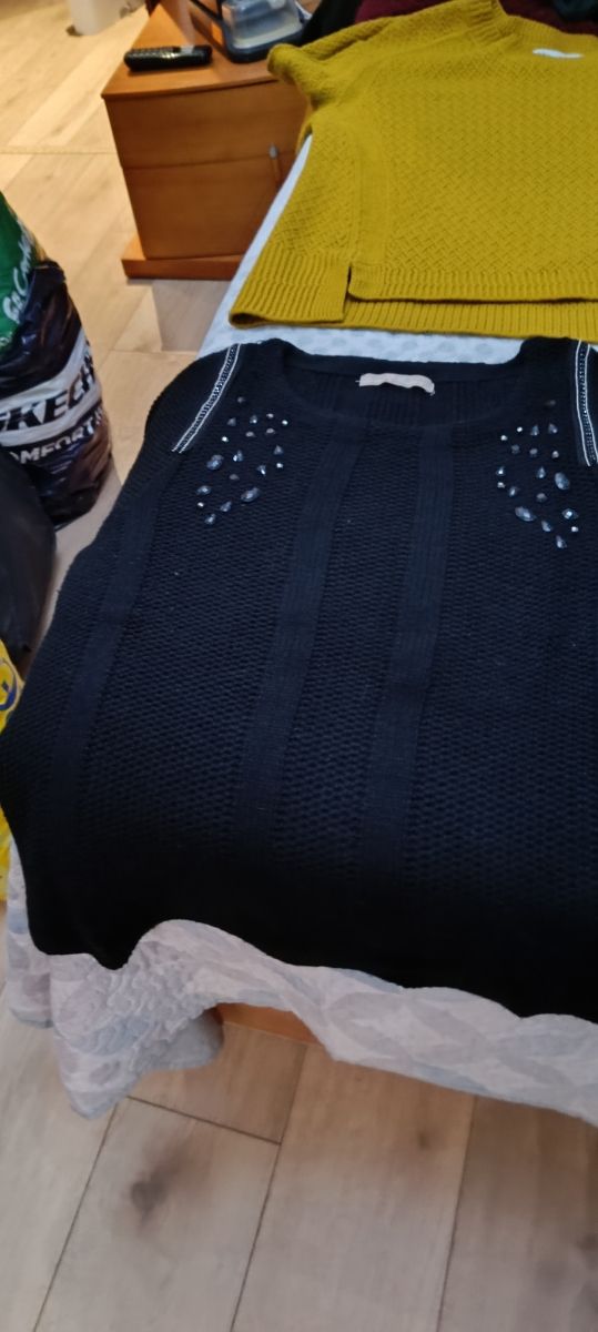 Conjunto de jerséis: varios colores. Talla M y L. 