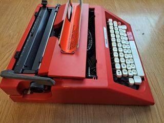 Máquina de escribir Olivetti Lettera 42 Roja