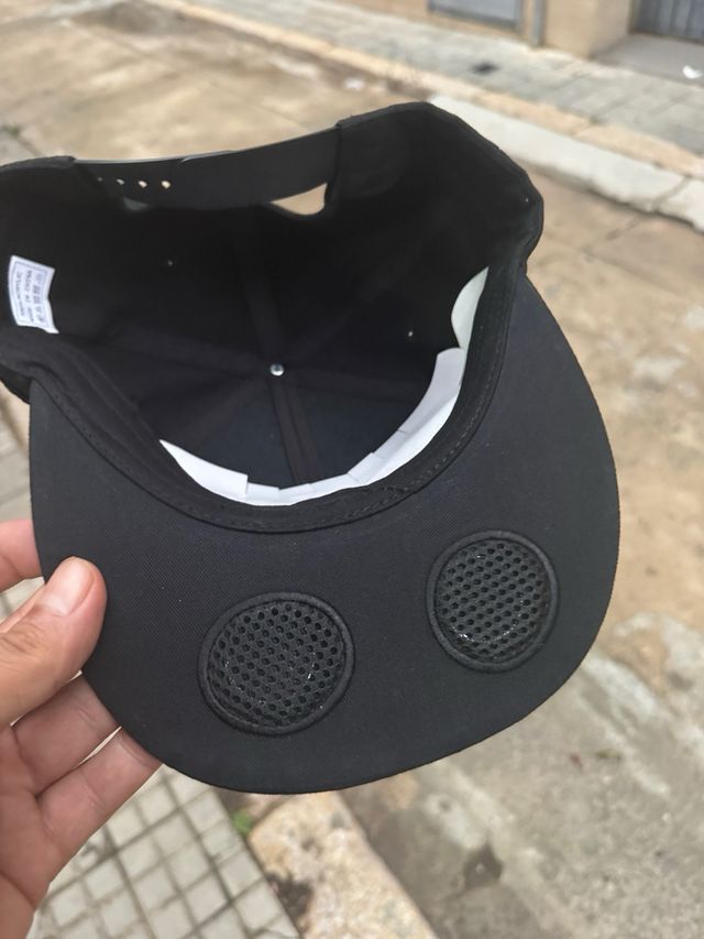 Gorra con altavoces MP3