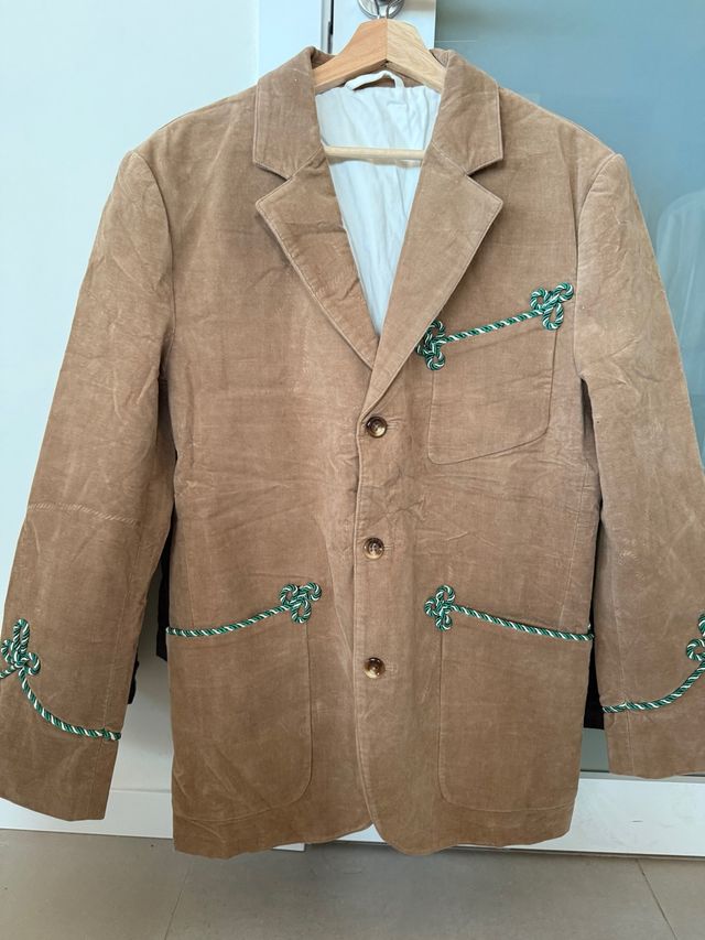 Traje Gucci estilo oversize marrón