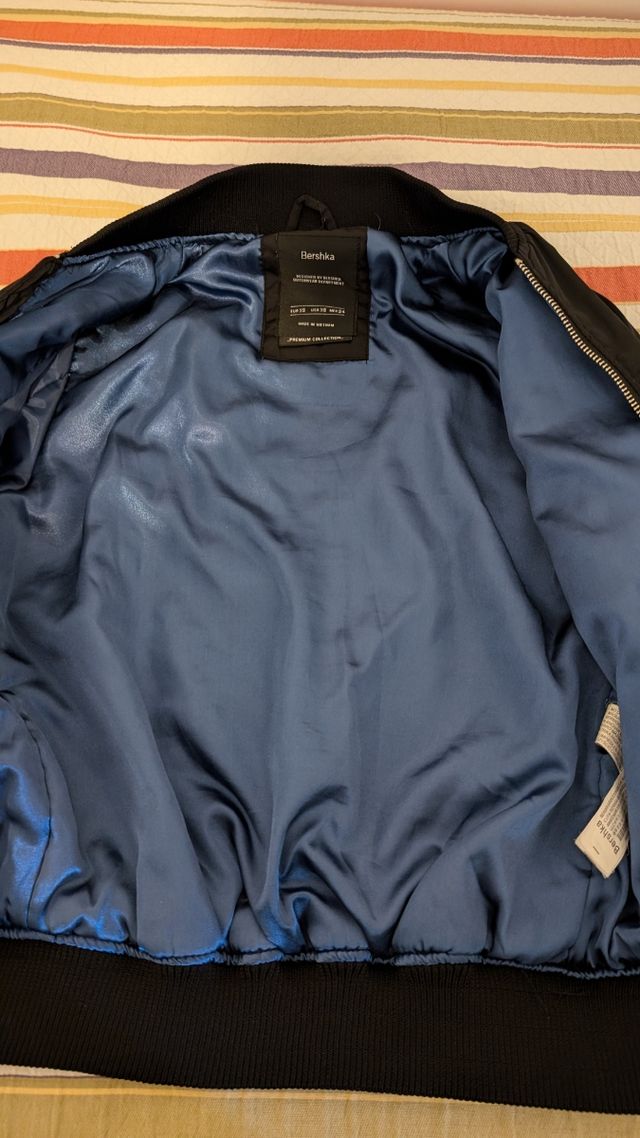 Bomber Negra Bershka