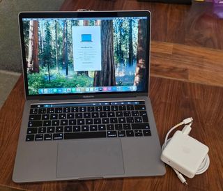 MacBook Pro 13 Touch Bar A1706 Plata