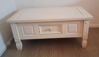 Mesa de centro de madera de pino pintada en blanca