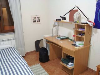 Mesa de escritorio de madera