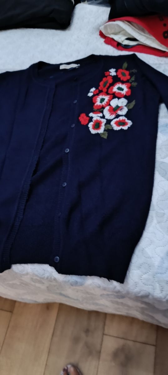 Camisetas,jerseys,rebecas,polares.De 3 a 8€.