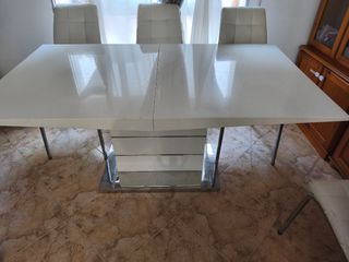 Mesa de salón blanca moderna