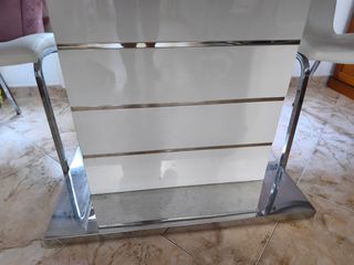 Mesa de salón blanca moderna