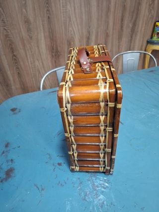 Baúl de caña de bambú antiguo