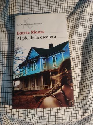 Al pie de la escalera