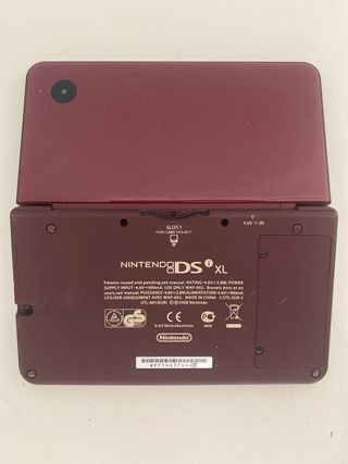 Nintendo DSi XL Roja
