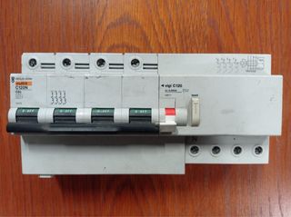 Diferencial Automático Merlin Gerin C120N