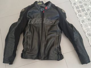 Chaqueta de piel Dainese para moto