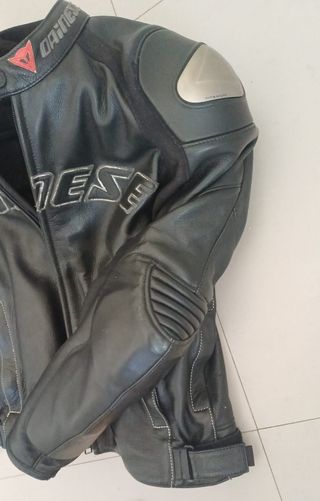 Chaqueta de piel Dainese para moto