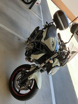 Suzuki Gladius 650 ABS Blanca