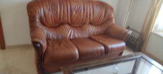 Conjunto de tresillo y dos sillones de piel