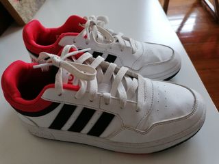 Zapatillas Adidas Blancas y Rojas