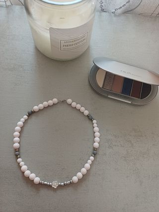 Collana fatta a mano perle bianche e grigie