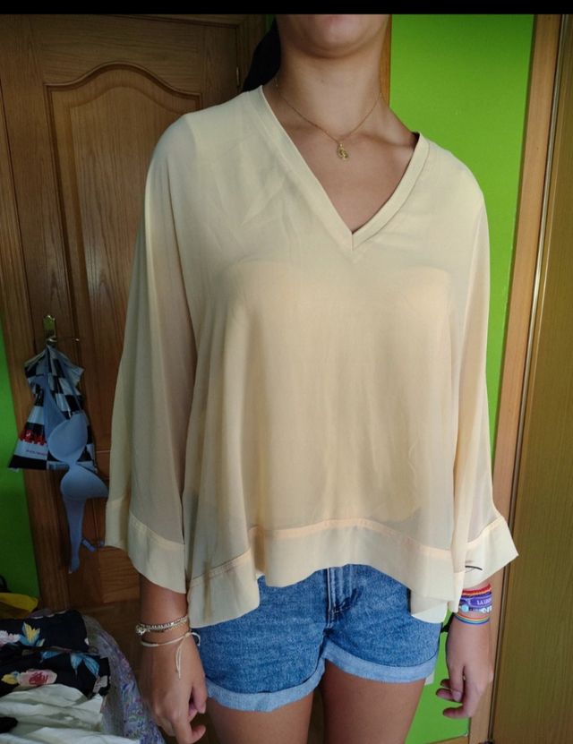 Camisa amarilla pastel transparente