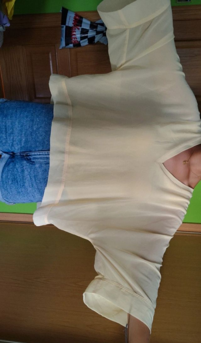 Camisa amarilla pastel transparente