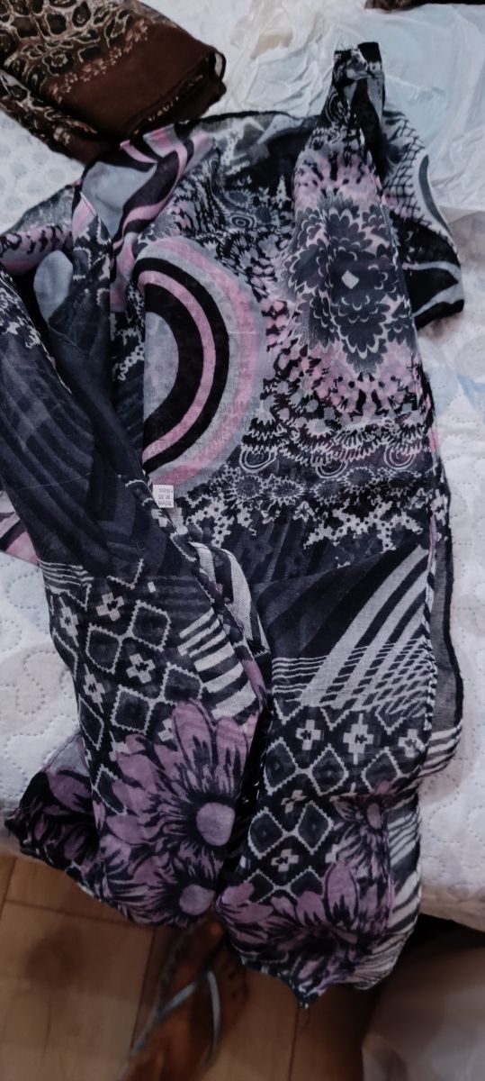 Foulard/Bufanda Hecha a Mano Roja.De 3 a 5€
 



