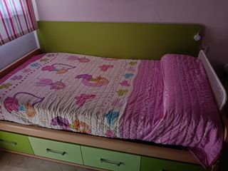 Cama nido y cómoda a juego.
