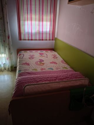 Cama nido y cómoda a juego.