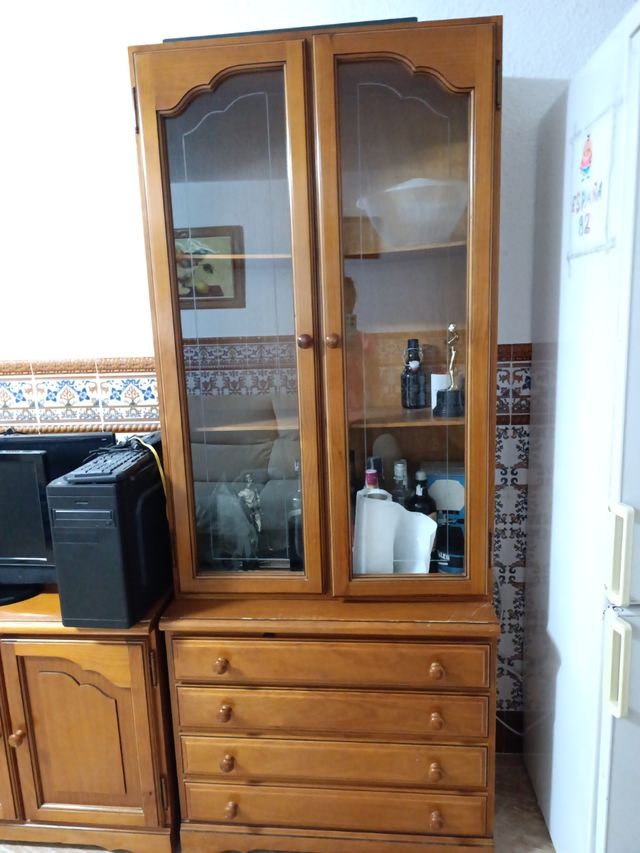 Mueble de salón madera y cristal