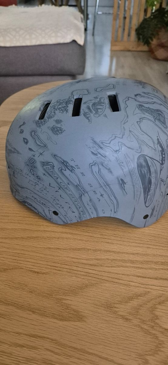Casco Wakeboard / Skate Diseño Mapa