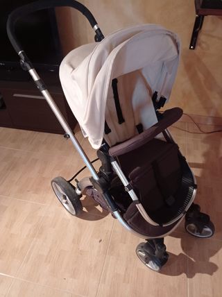 Carrito de bebé con accesorios, capazo,y silla.