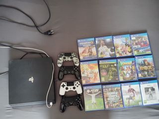 Console PS4 (PlayStation 4) nera + 10 giochi