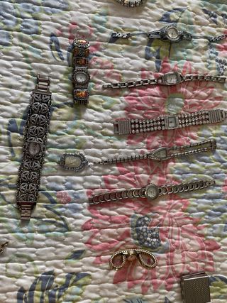 Conjunto de Joyas Doradas y Moradas