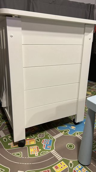 Cuna de madera lacada en blanco