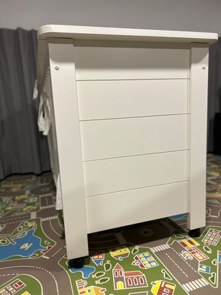 Cuna de madera lacada en blanco