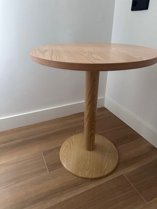 Mesa redonda de madera