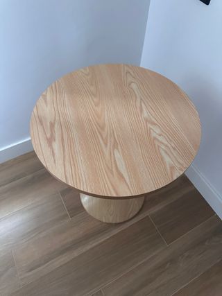 Mesa redonda de madera